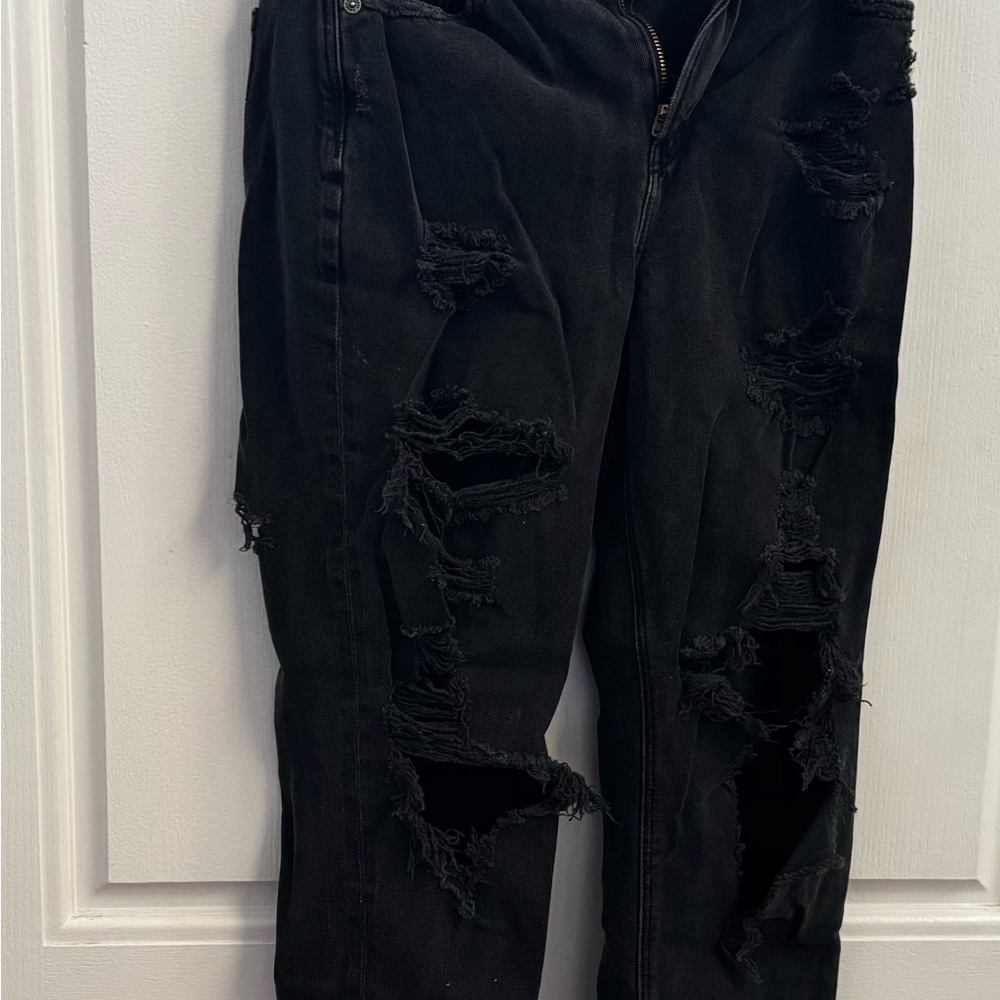 American Eagle Outfitters Black Relaxed fit Ripped/Distressed Jeans